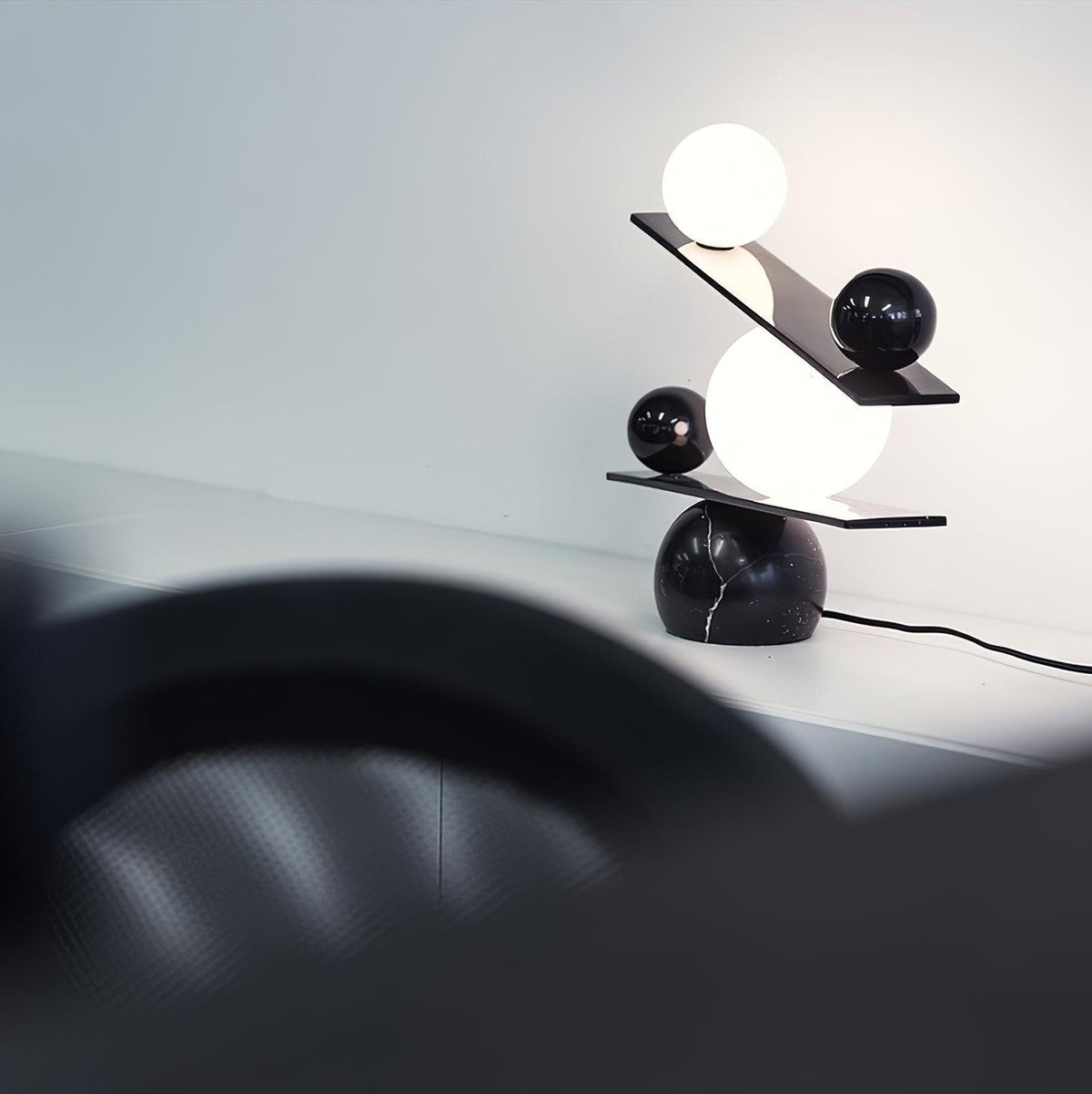 Usilus Table Lamp