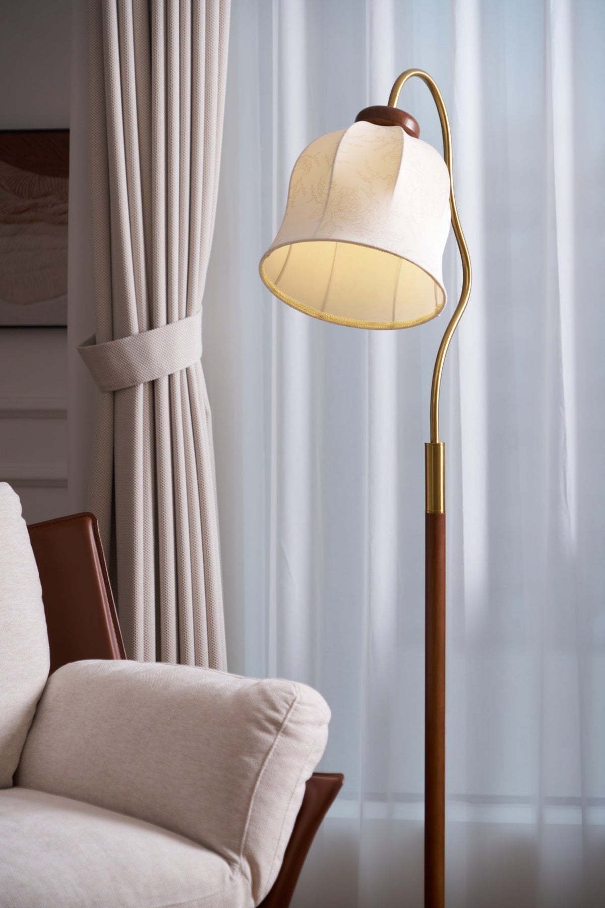 Elveielle Classic Wood Floor Lamp