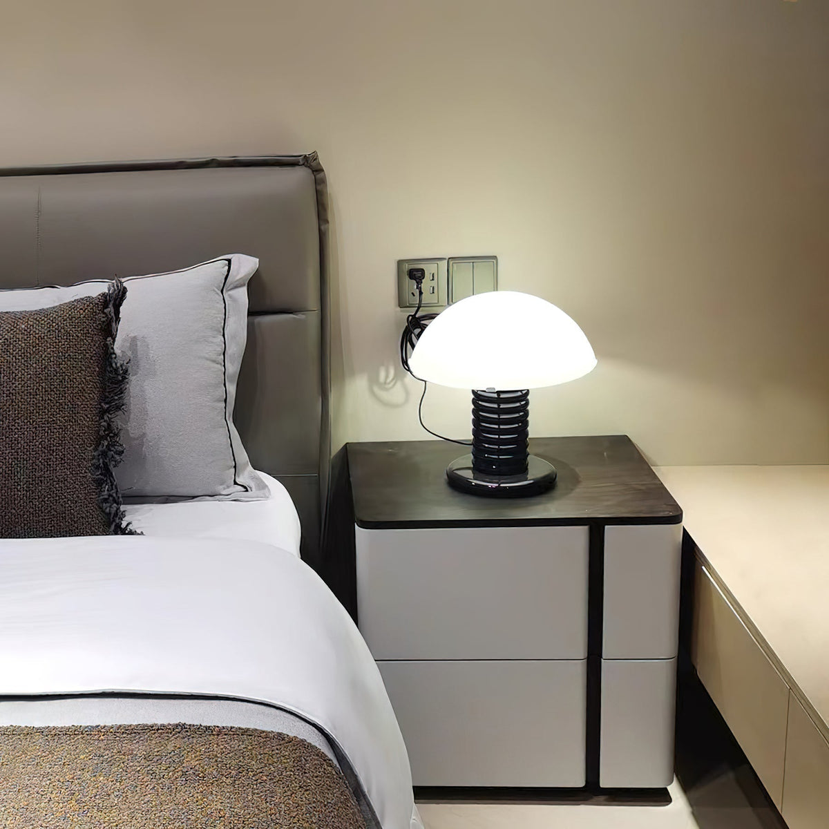Teriorina Table Lamp