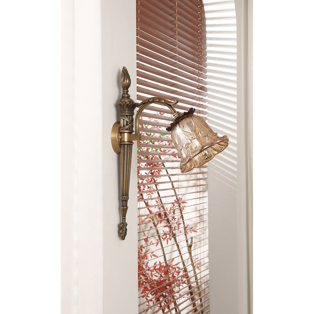 Viraerelia Wall Lamp