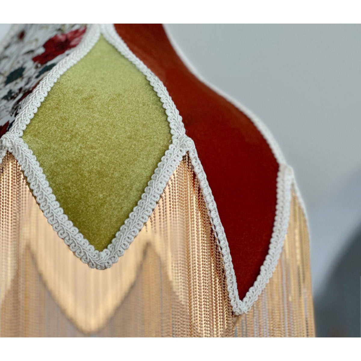 Yolvin Unique Fringed Pendant Lamp