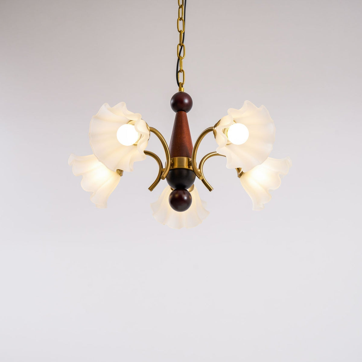 Ilvinan Traditional Elegance Wood Glass Chandelier