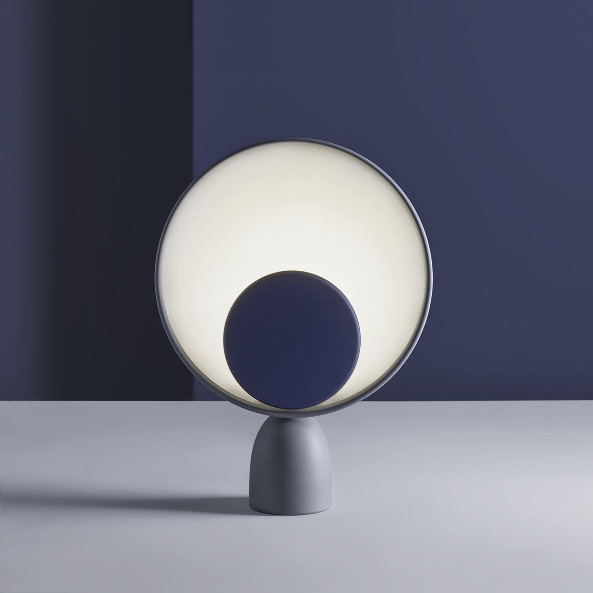 Prynd Modern Table Lamp
