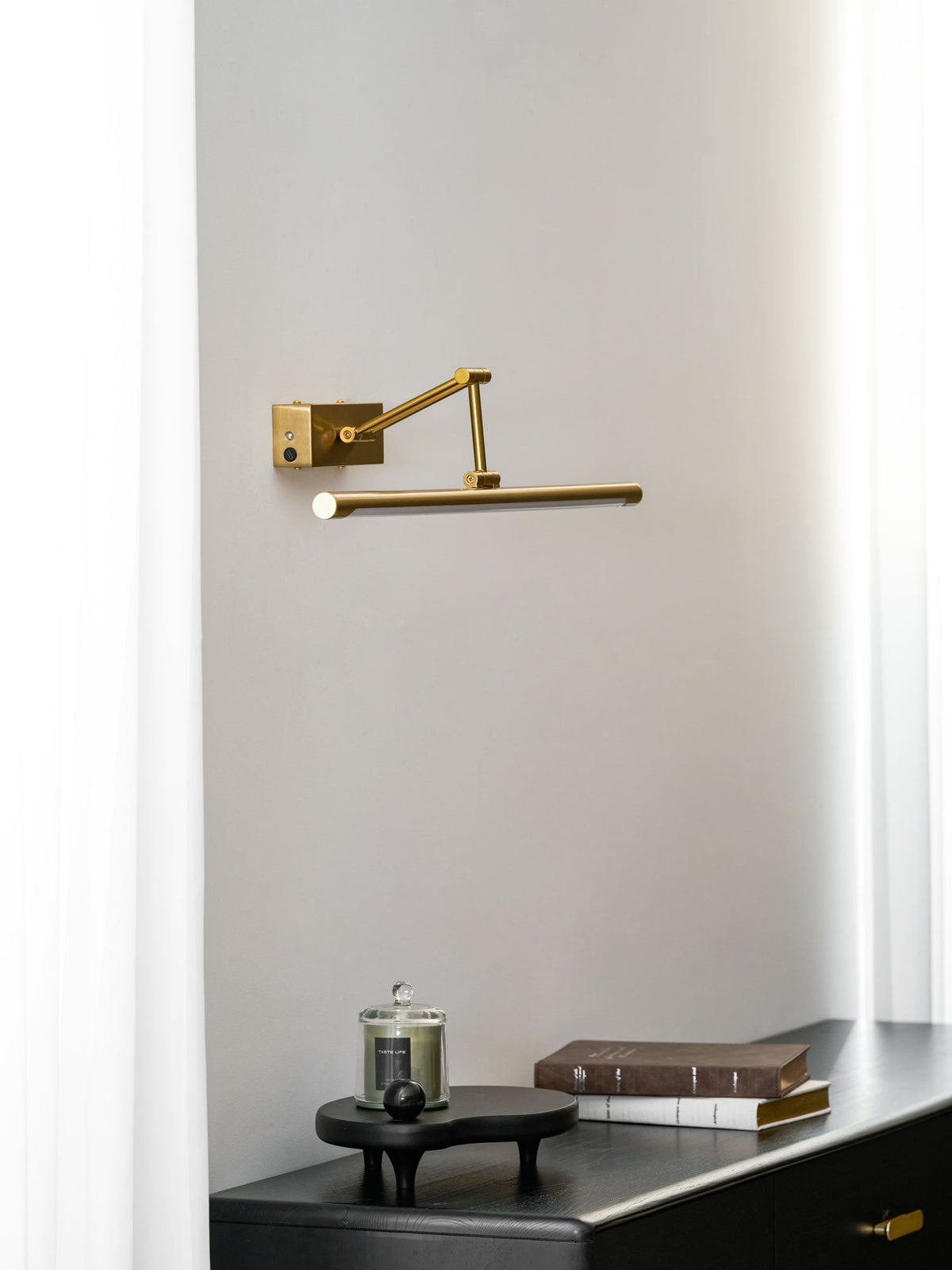Negan Frame Rechargeable Indoor Wall Light