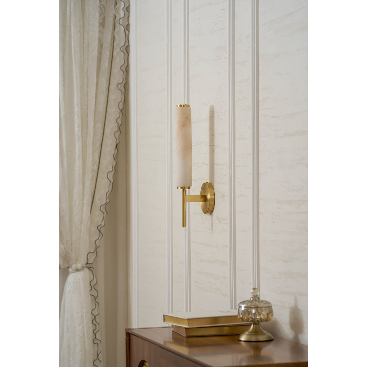 Neuma Alabaster Indoor Wall Light