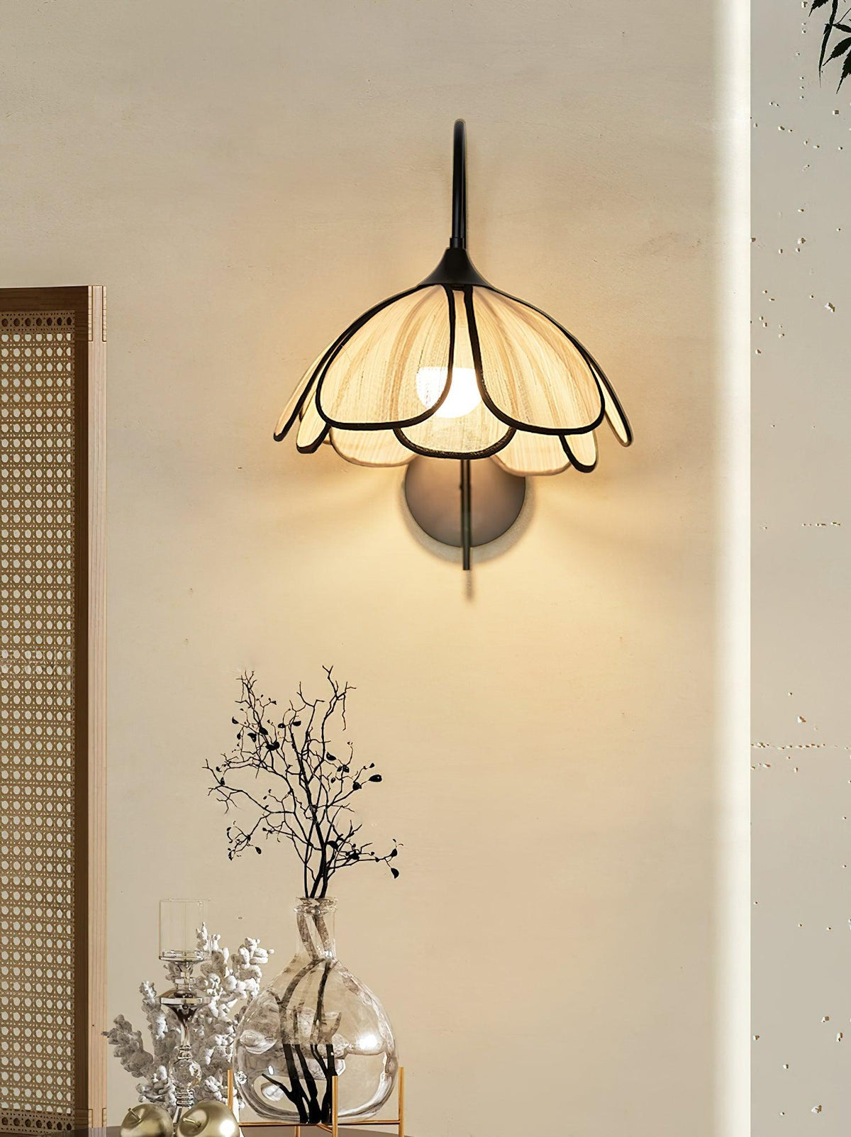 Ivsiliel Natural Burnt Petal Wall Lamp
