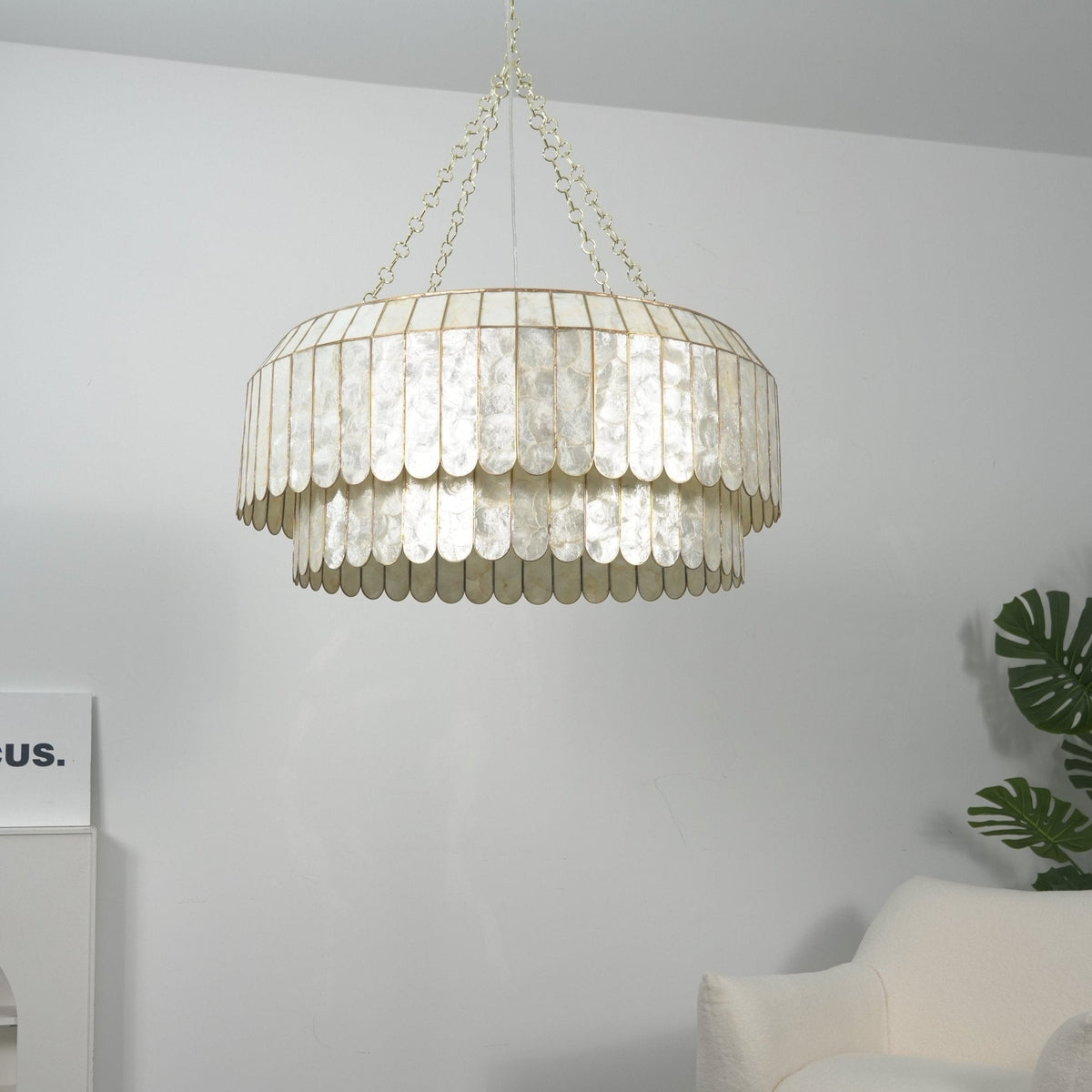 Holz Gold Shell Metal Aurelia Chandelier