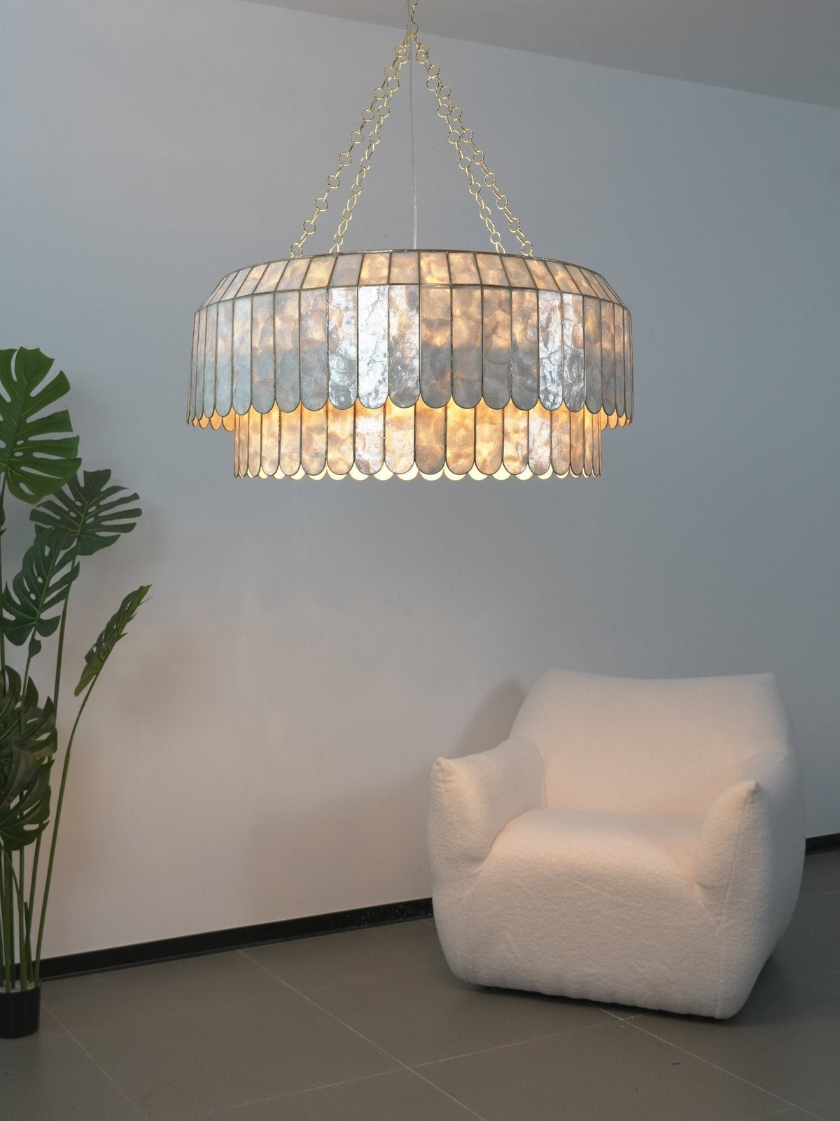 Holz Gold Shell Metal Aurelia Chandelier