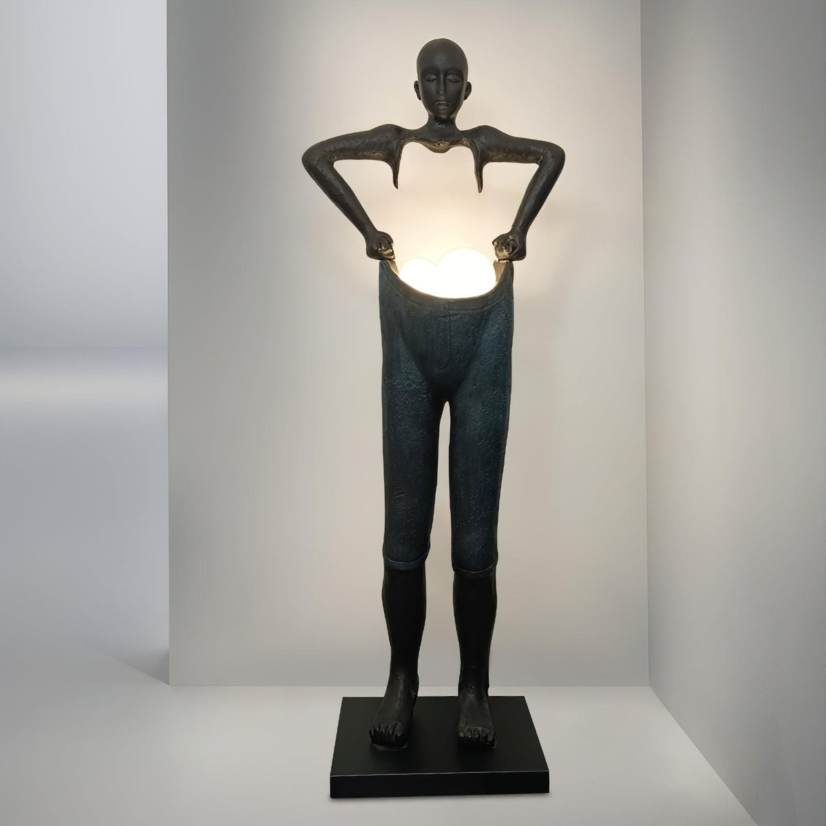 Vamiryra Sculptural Black Floor Lamp