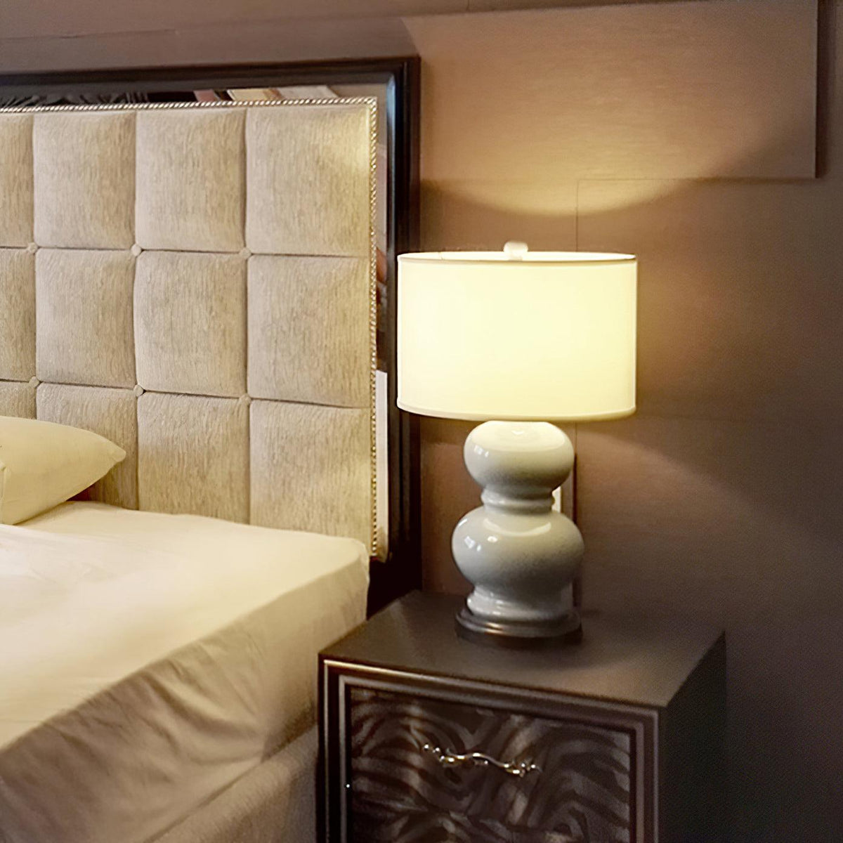 Velivella Modern Table Lamp