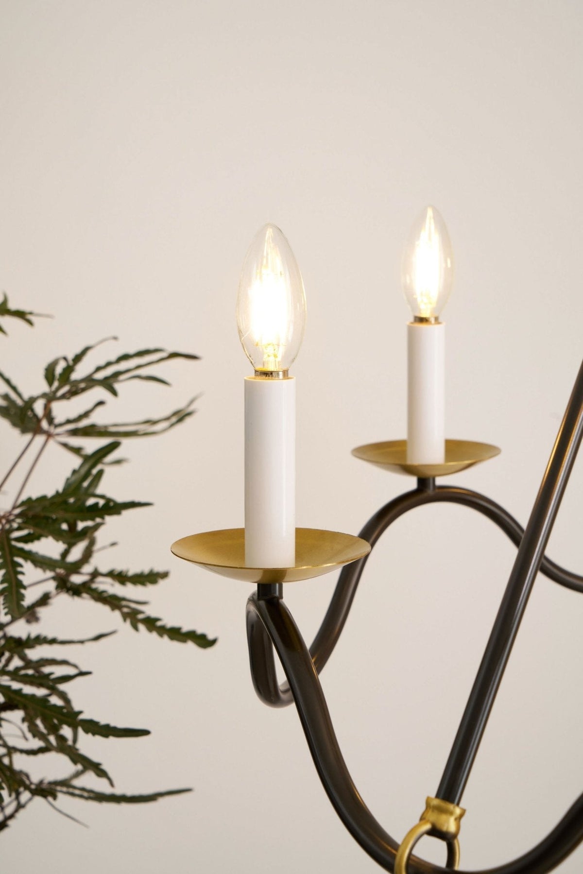 Evenor Elegance Vintage Brass Chandelier