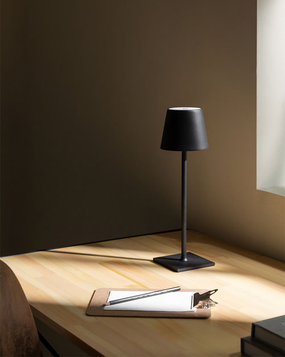 Foxmere Slim Cordless Table Lamp