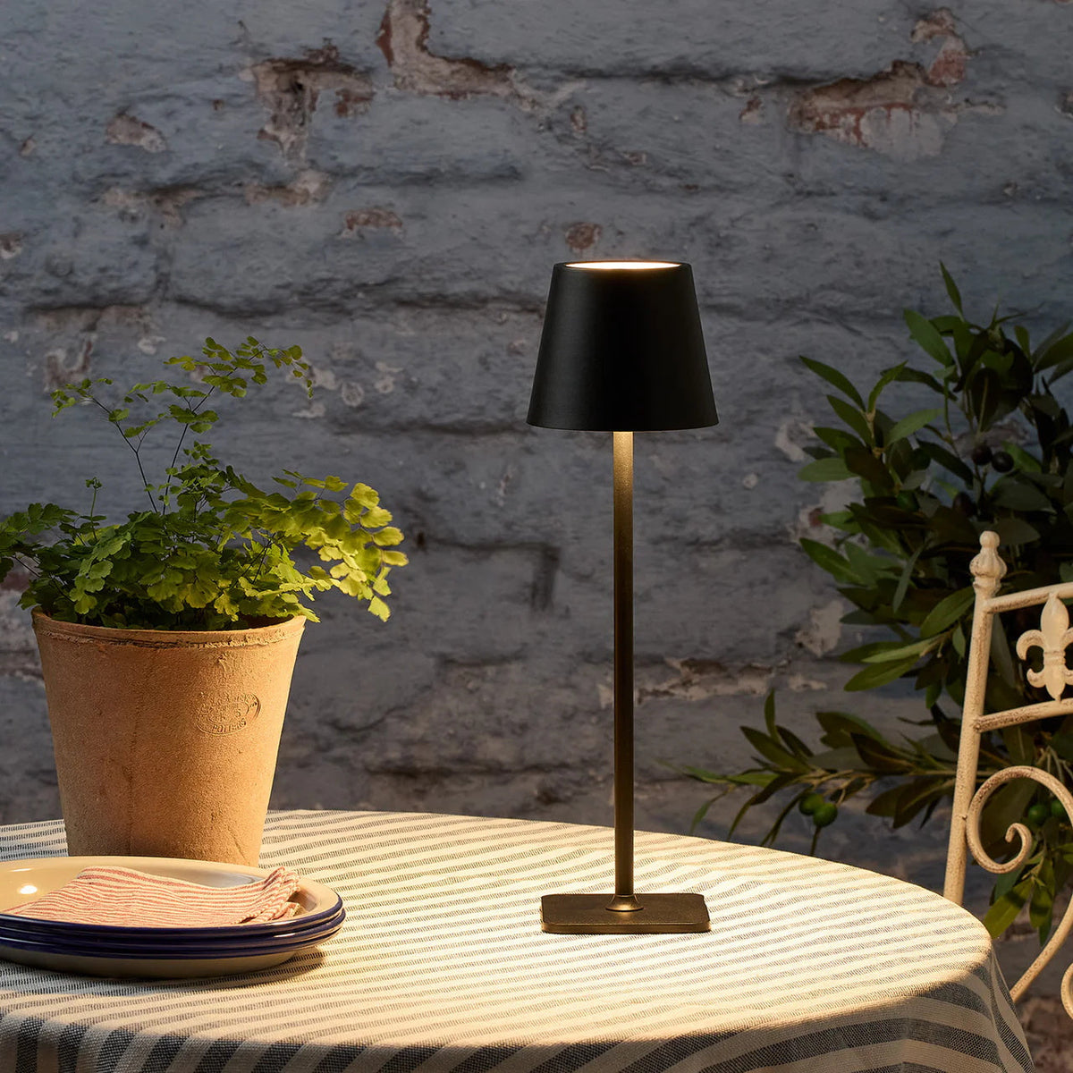 Foxmere Slim Cordless Table Lamp