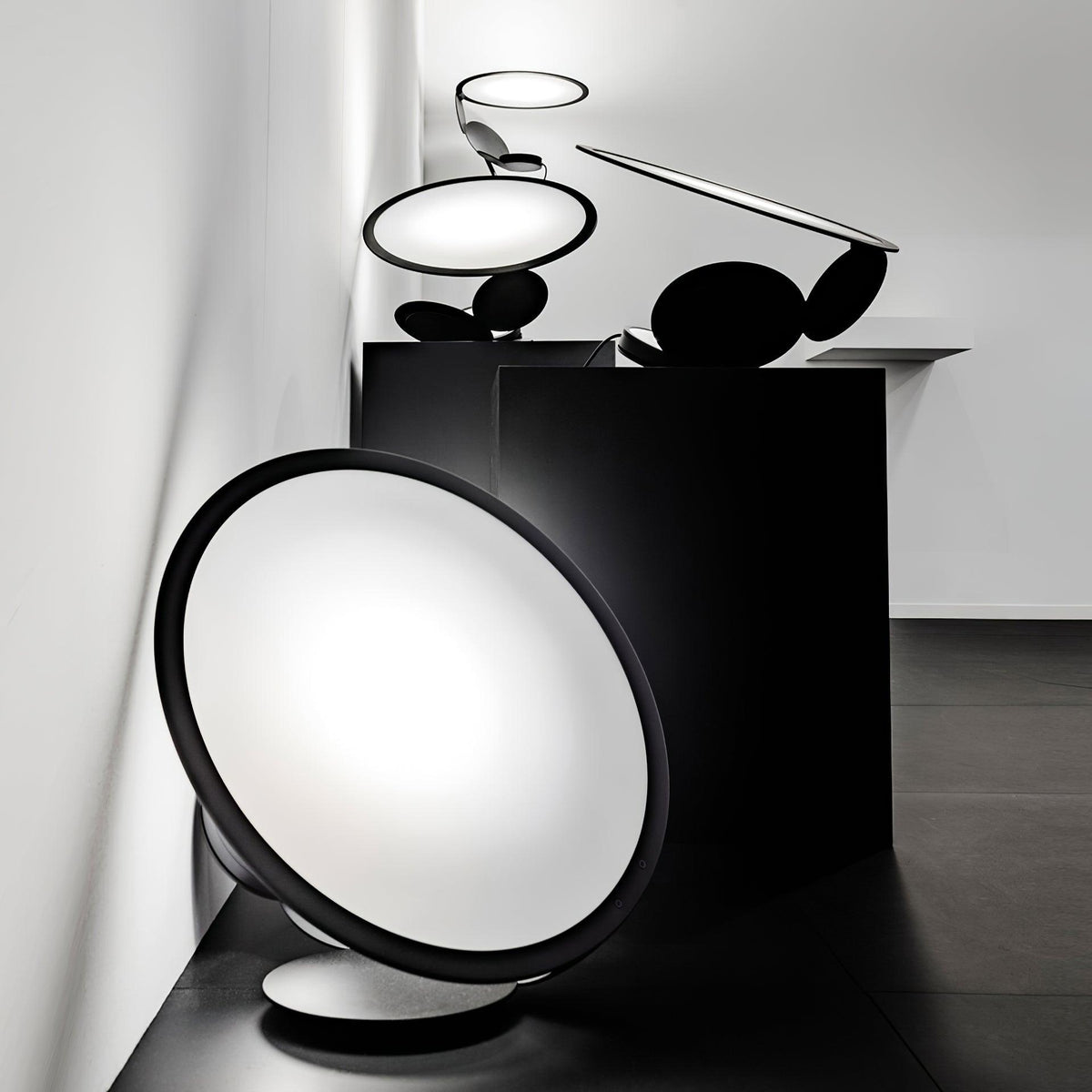 Calalena Contemporary Table Lamp