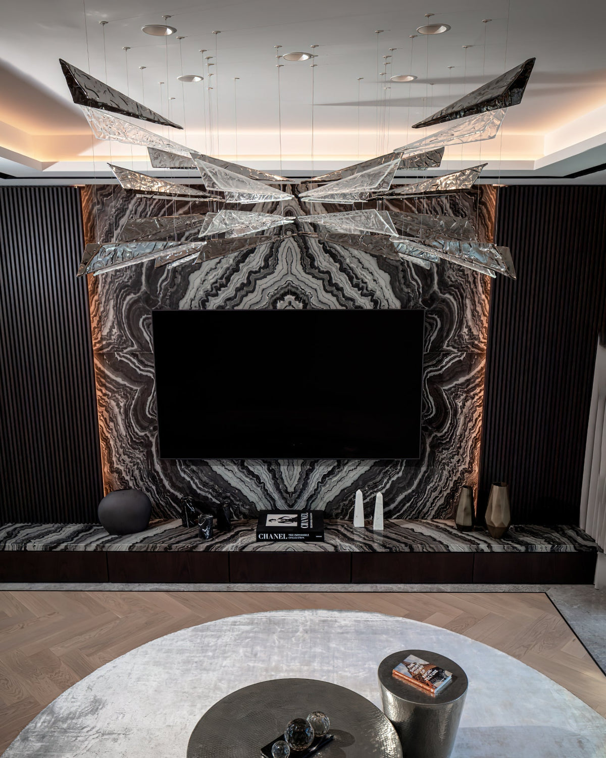 Nyvelle Fluid Chandelier