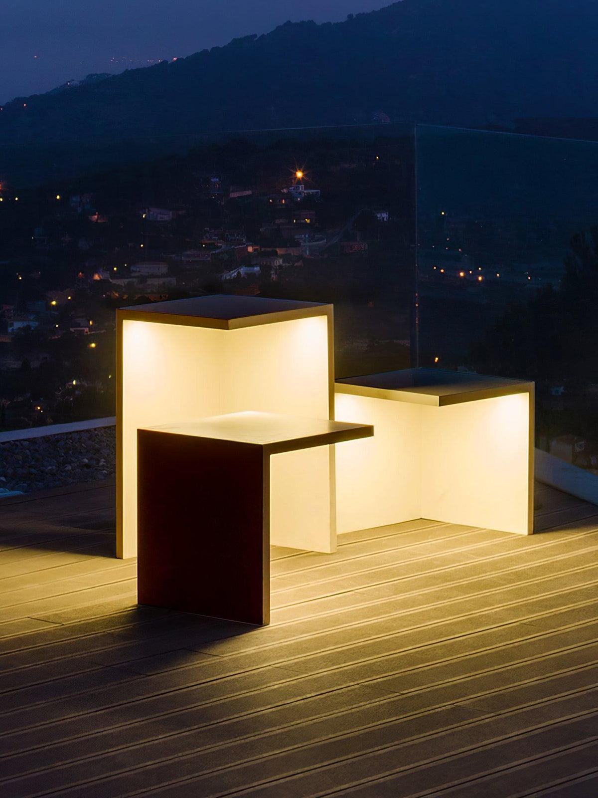 Feriora Modern Steel Table Light