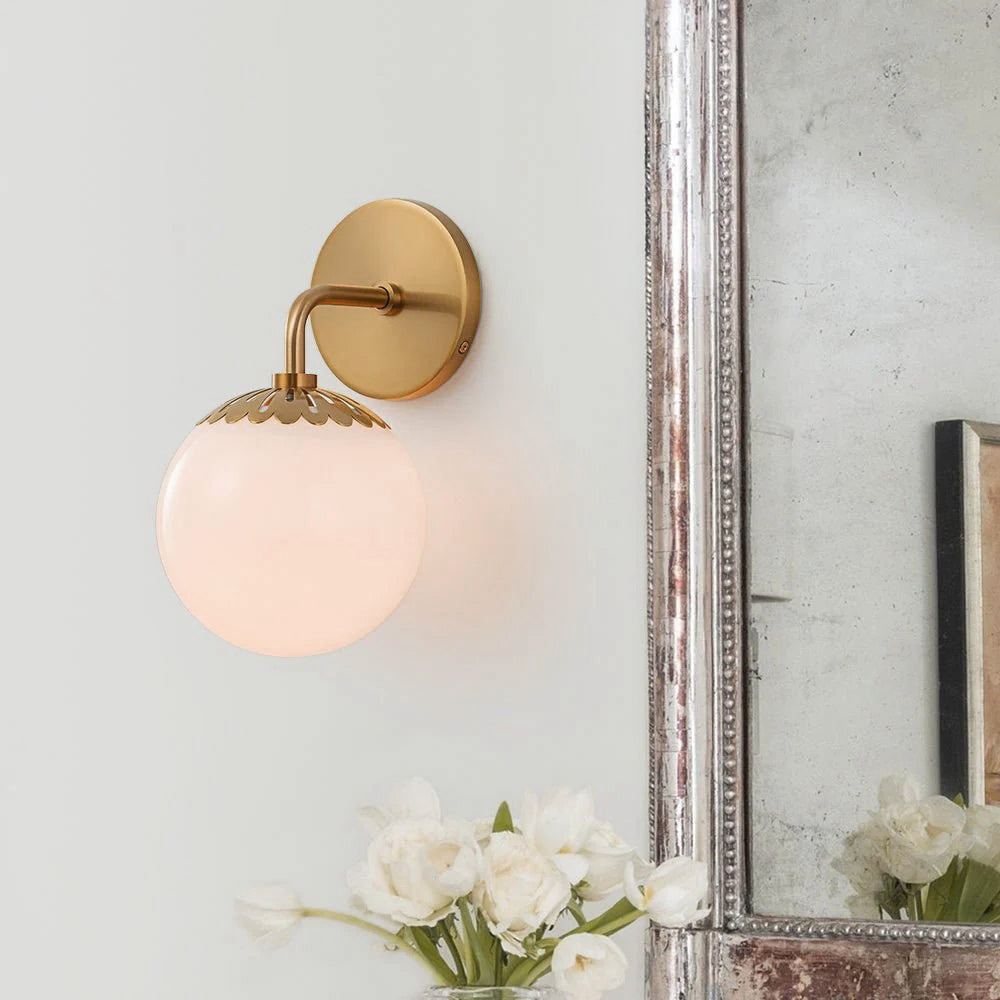 Aveniviella Wall Lamp