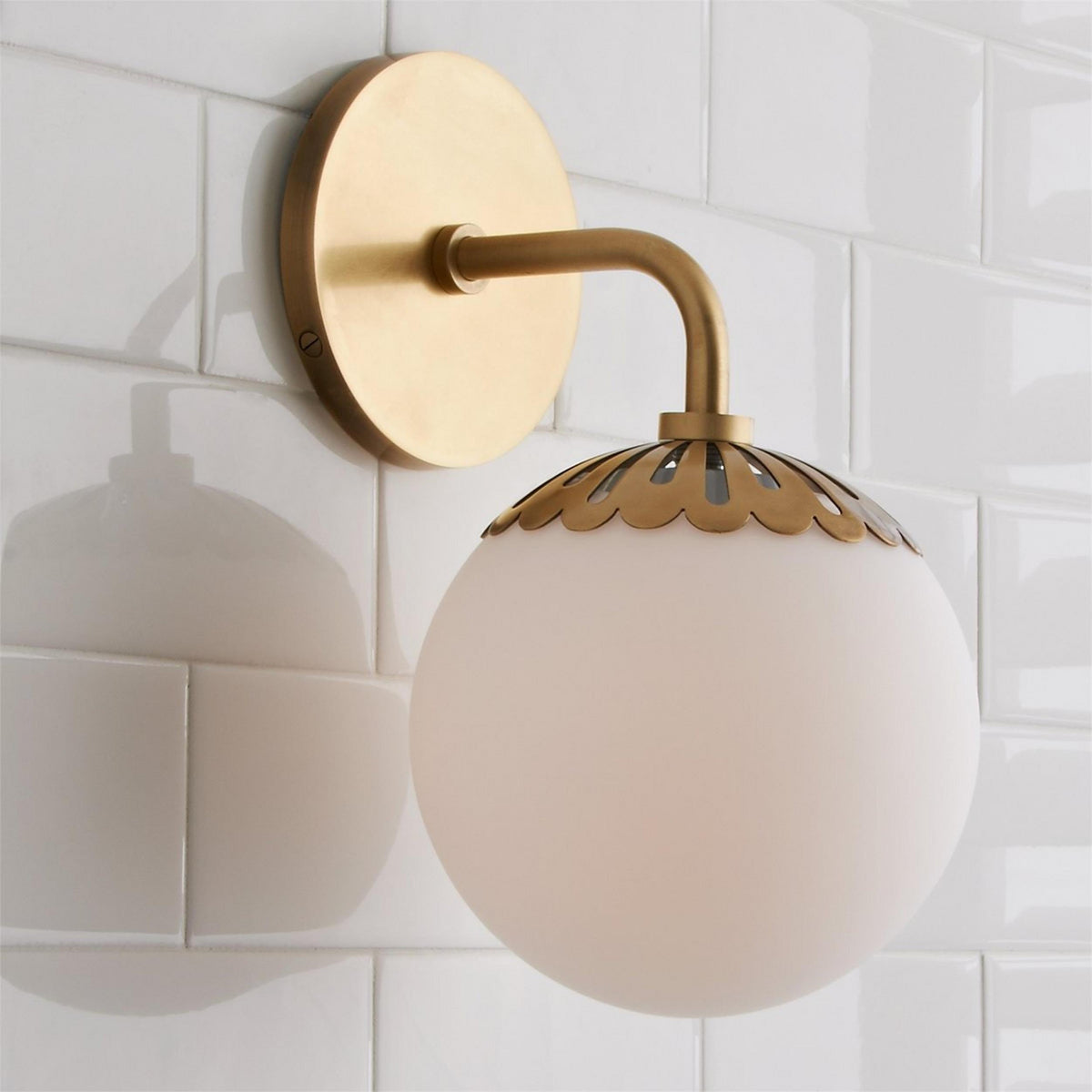 Aveniviella Wall Lamp