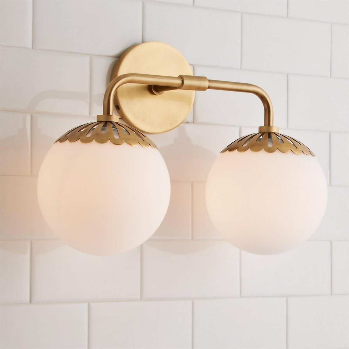Aveniviella Wall Lamp
