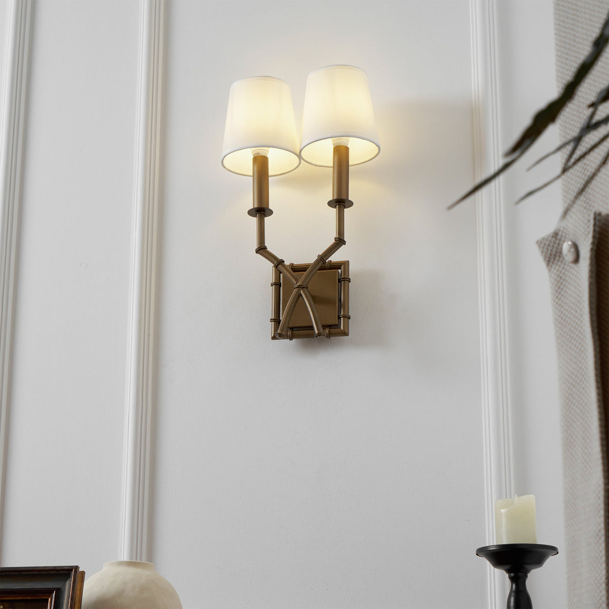Yelp Wall Lamp