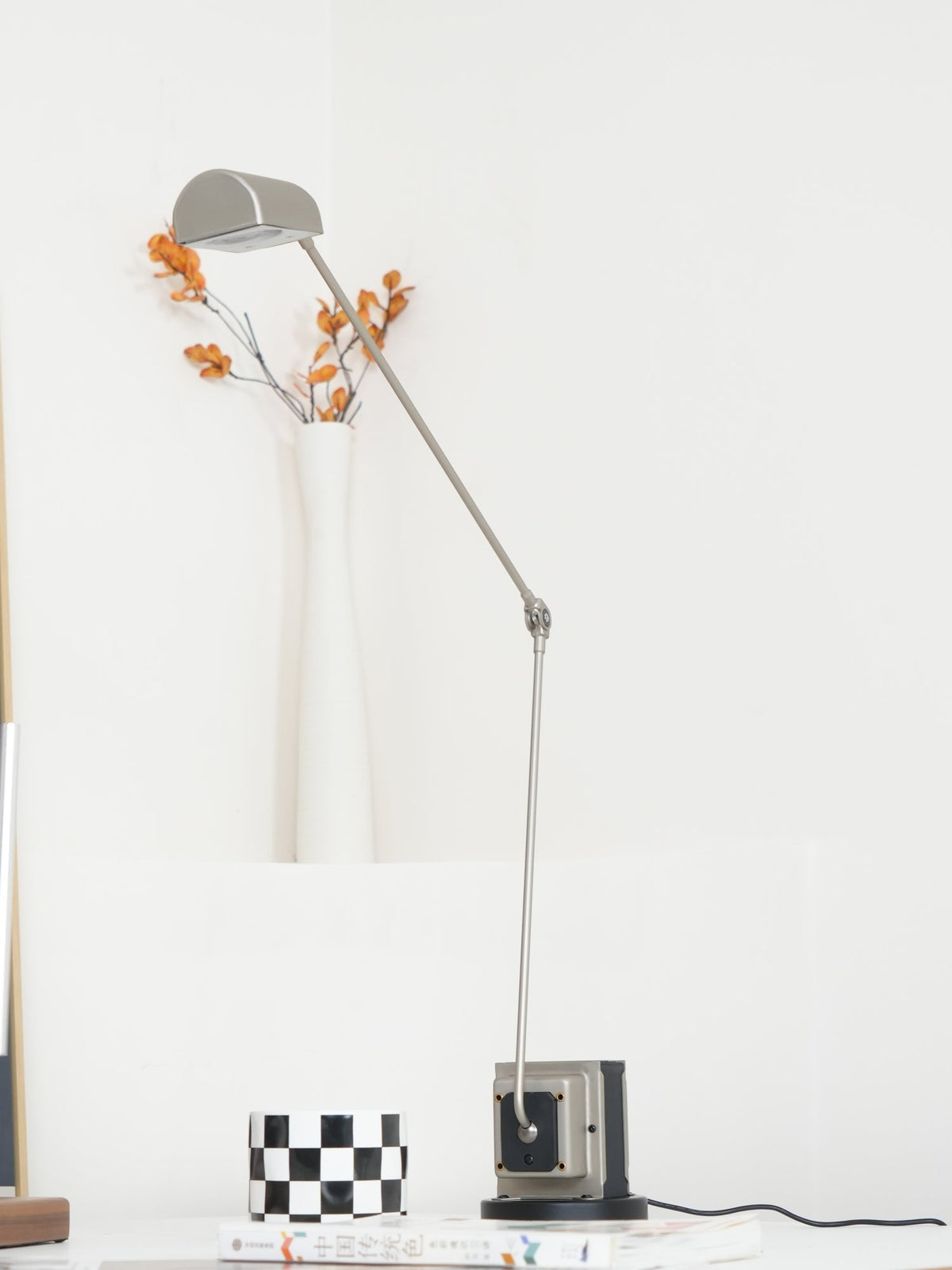 Orvyn Minimalist Table Lamp