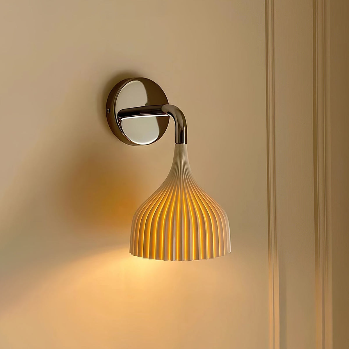 Aurzorus Modern Minimalist Plastic Wall Lamp