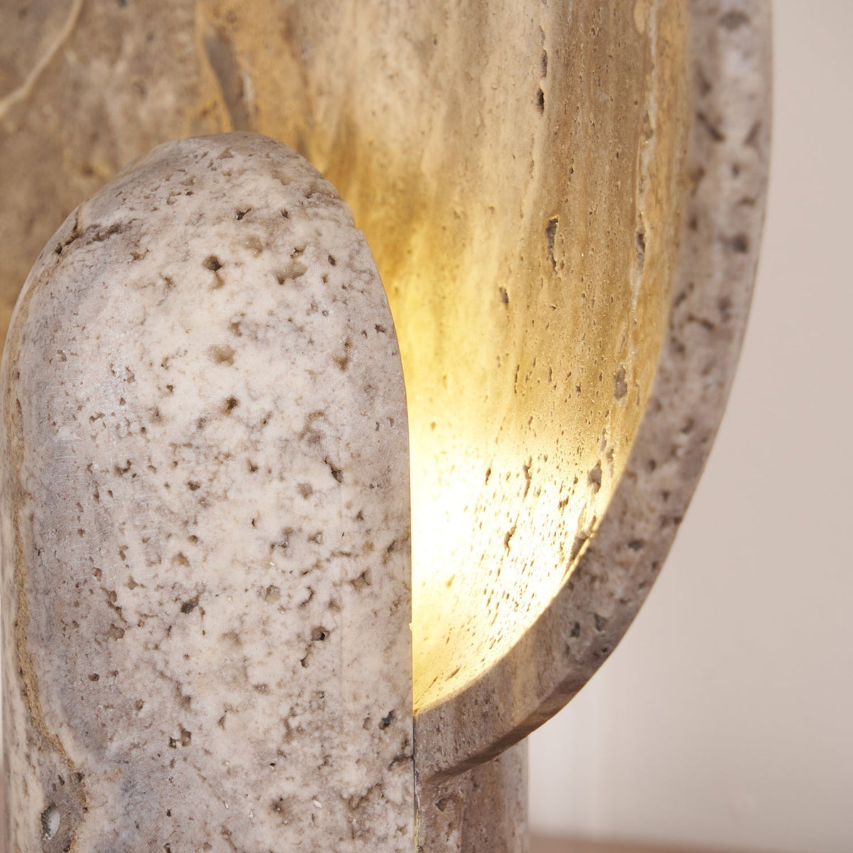 Valemu Saucer-Base Travertine Table Lamp