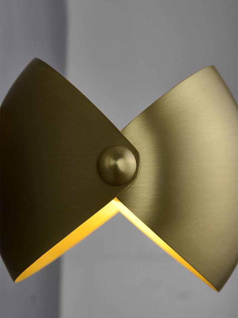 Casirette Elegant Brass Wall Lamp