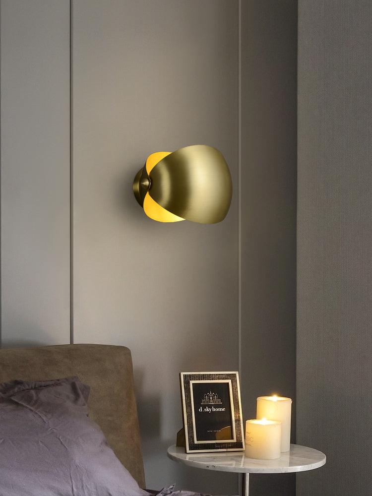 Casirette Elegant Brass Wall Lamp