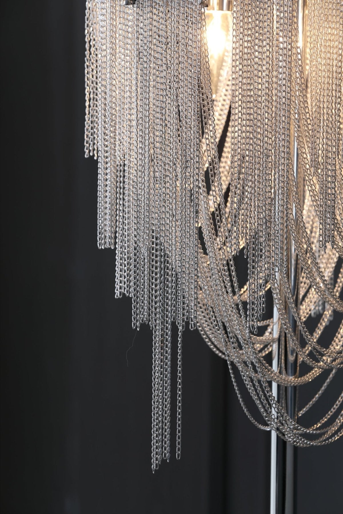 Hune Steel Artistic Table Lamp