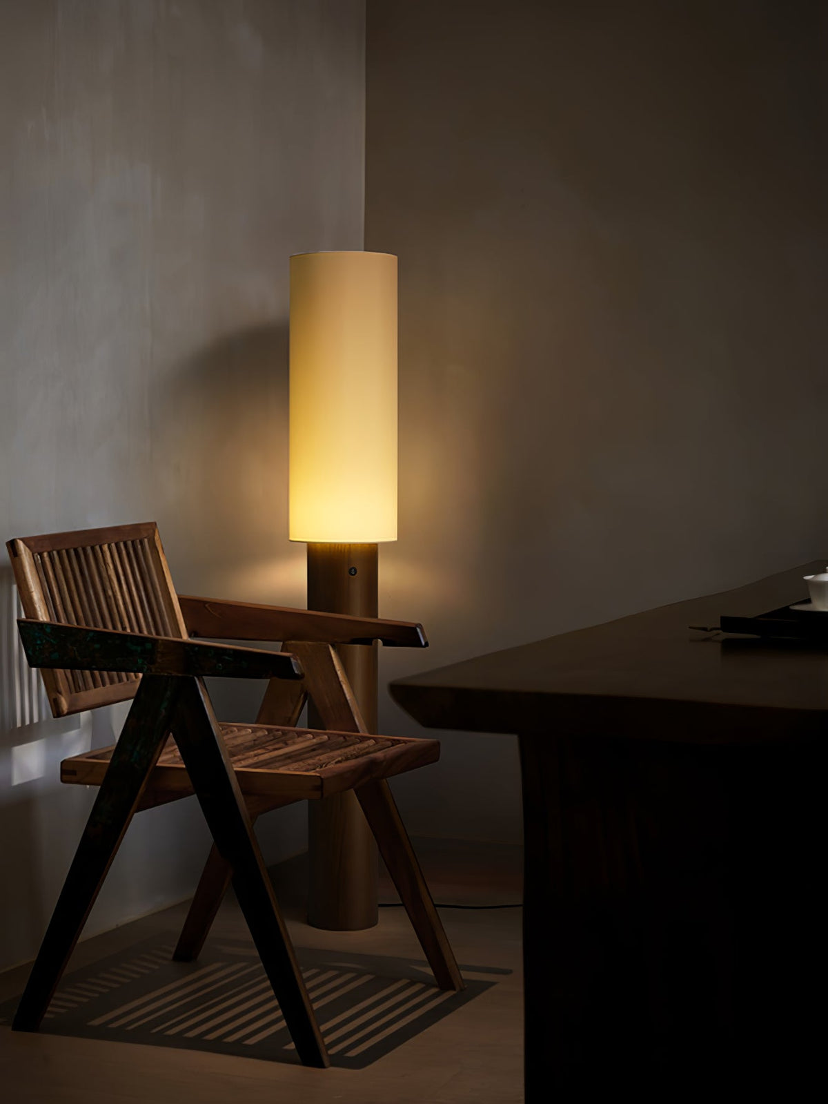 Uvynir Cylindrical Wood Floor Lamp