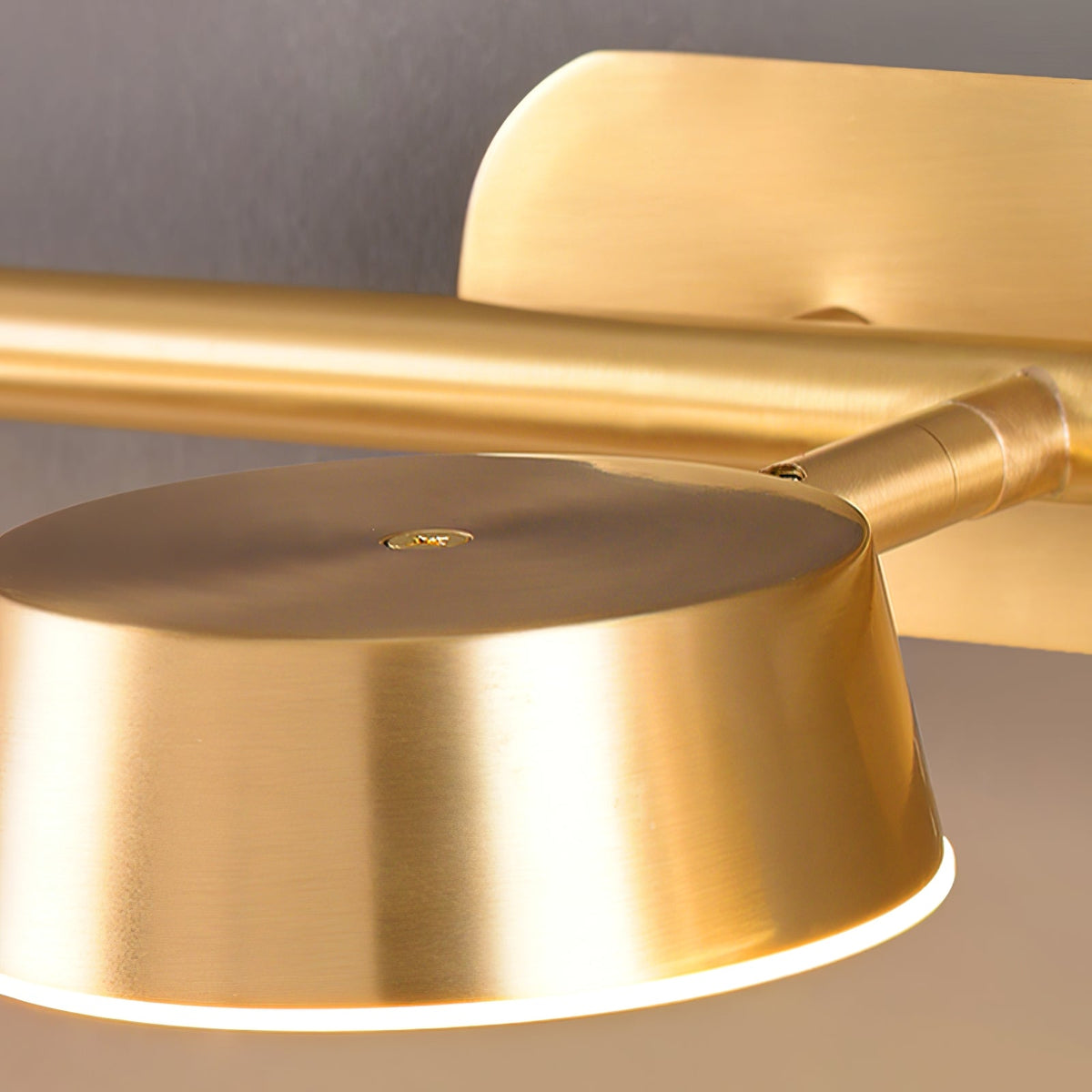 Xara Premium Elegance Vanity Brass Wall Light