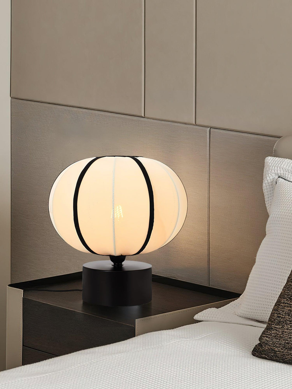 Blugan Contemporary Table Lamp