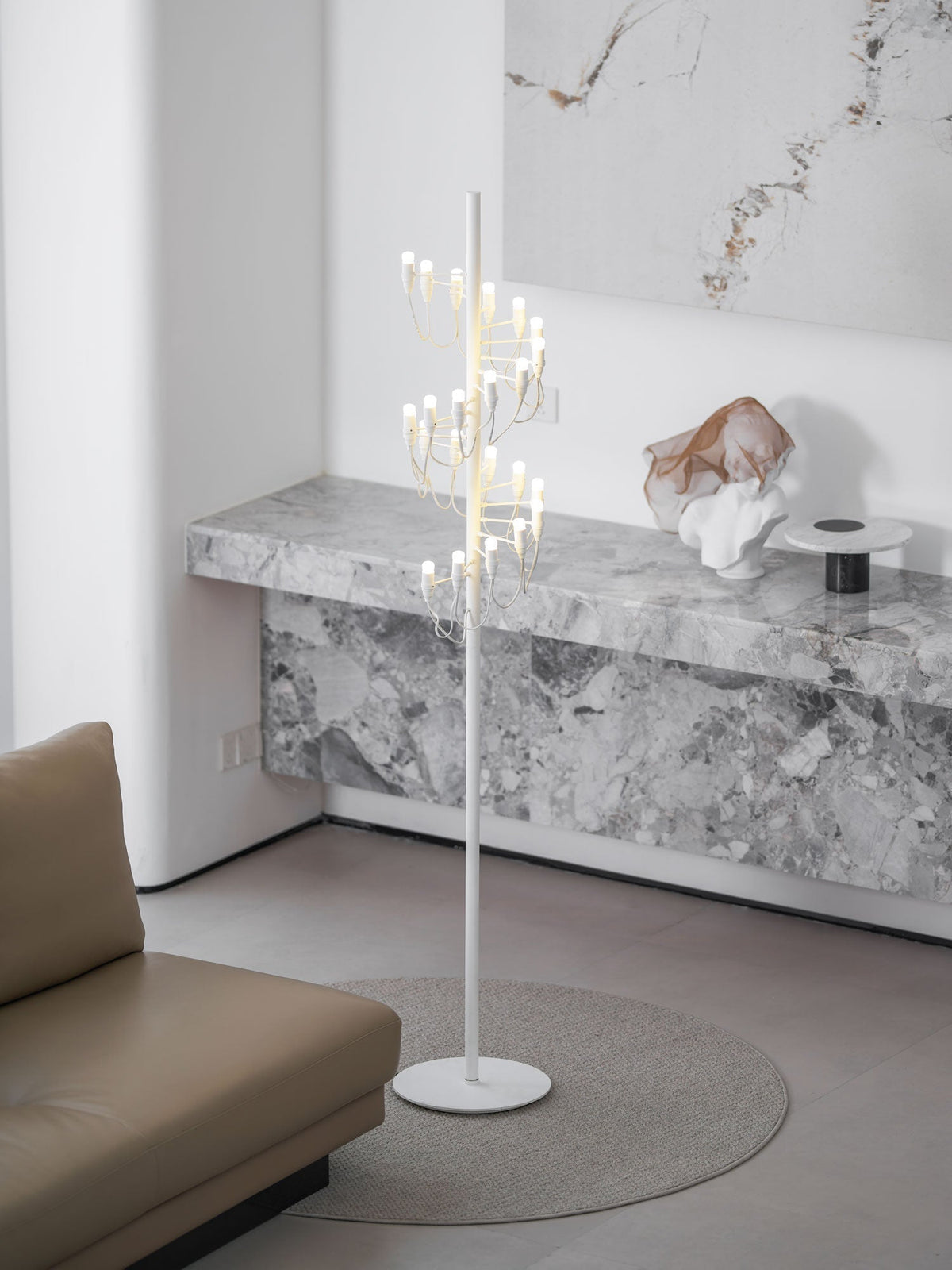 Olliryra Sculptural Steel Floor Lamp