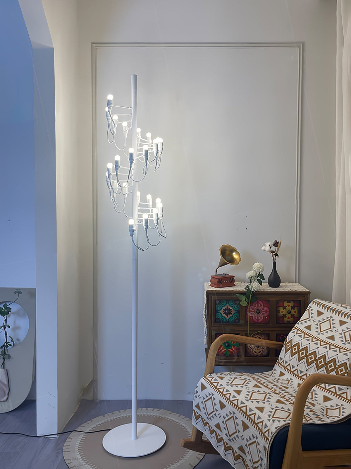 Olliryra Sculptural Steel Floor Lamp