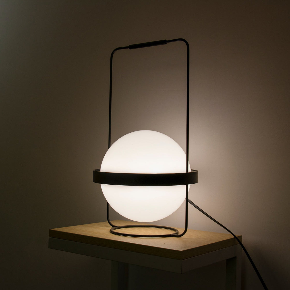 Avenalelia Contemporary Table Lamp