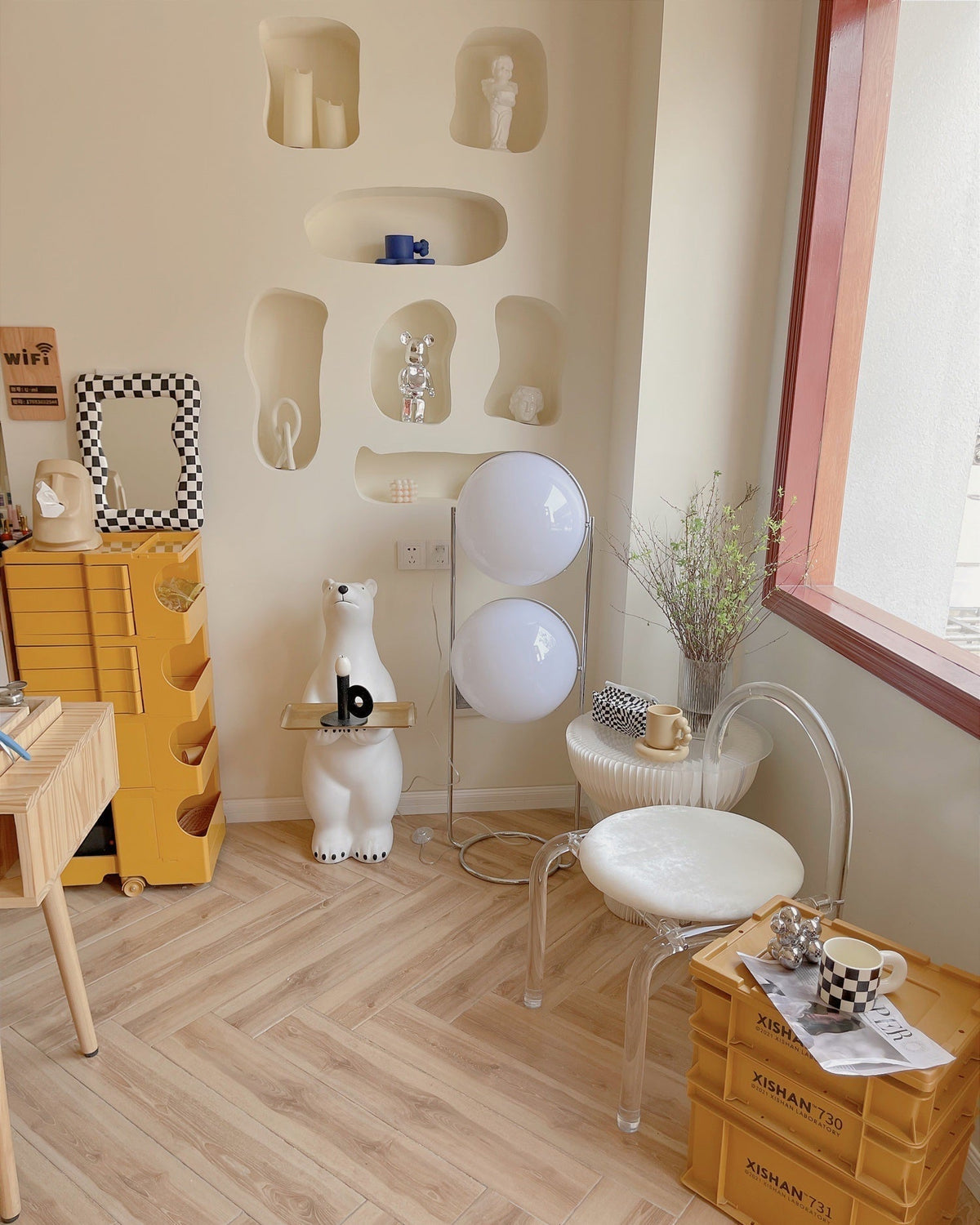 Sorarielle Floor Lamp
