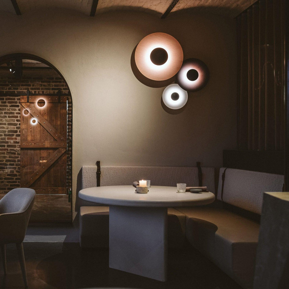 Xevan Elegance Simplicity Glow Wall Light