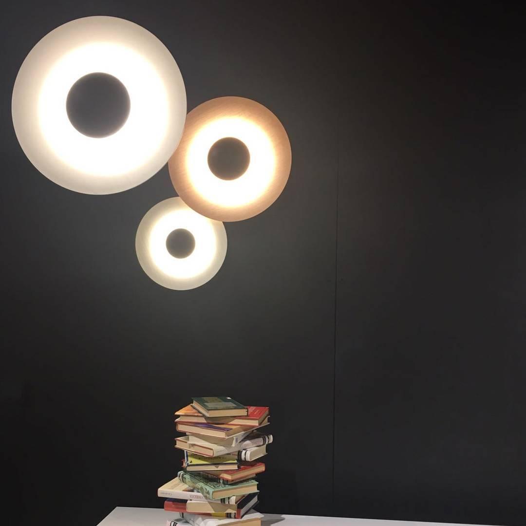 Xevan Elegance Simplicity Glow Wall Light