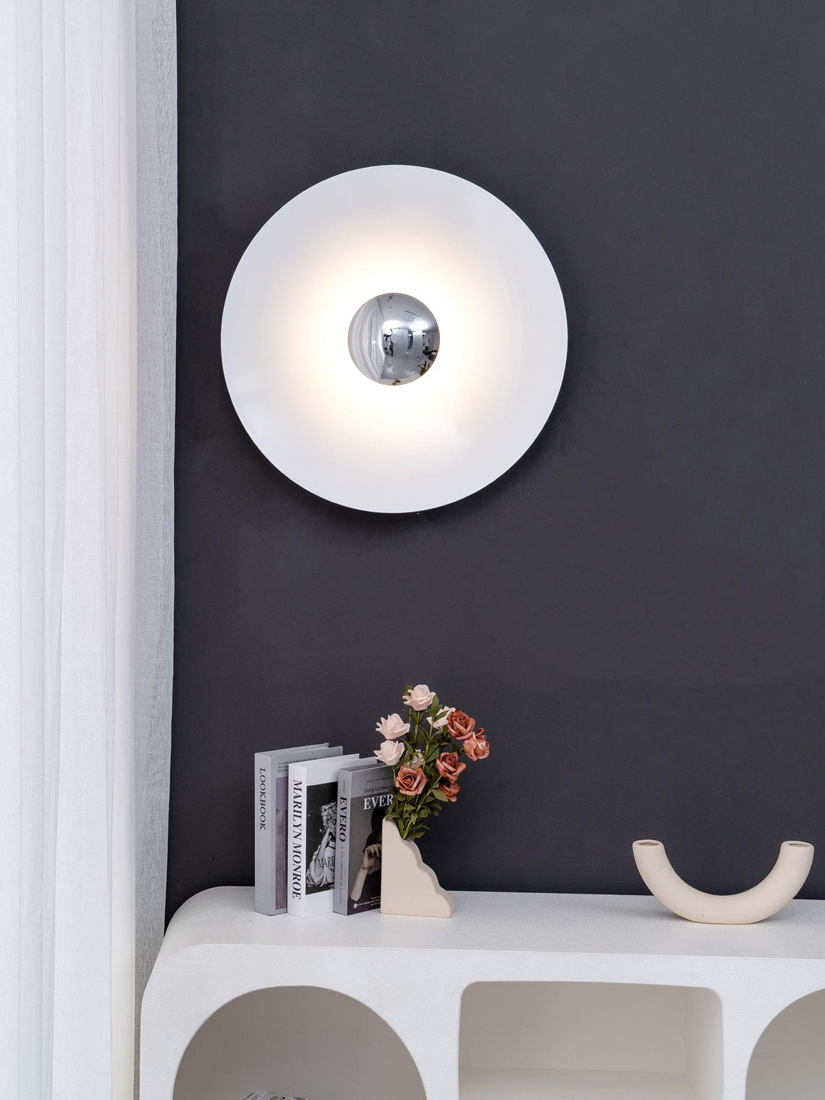 Xevan Elegance Simplicity Glow Wall Light