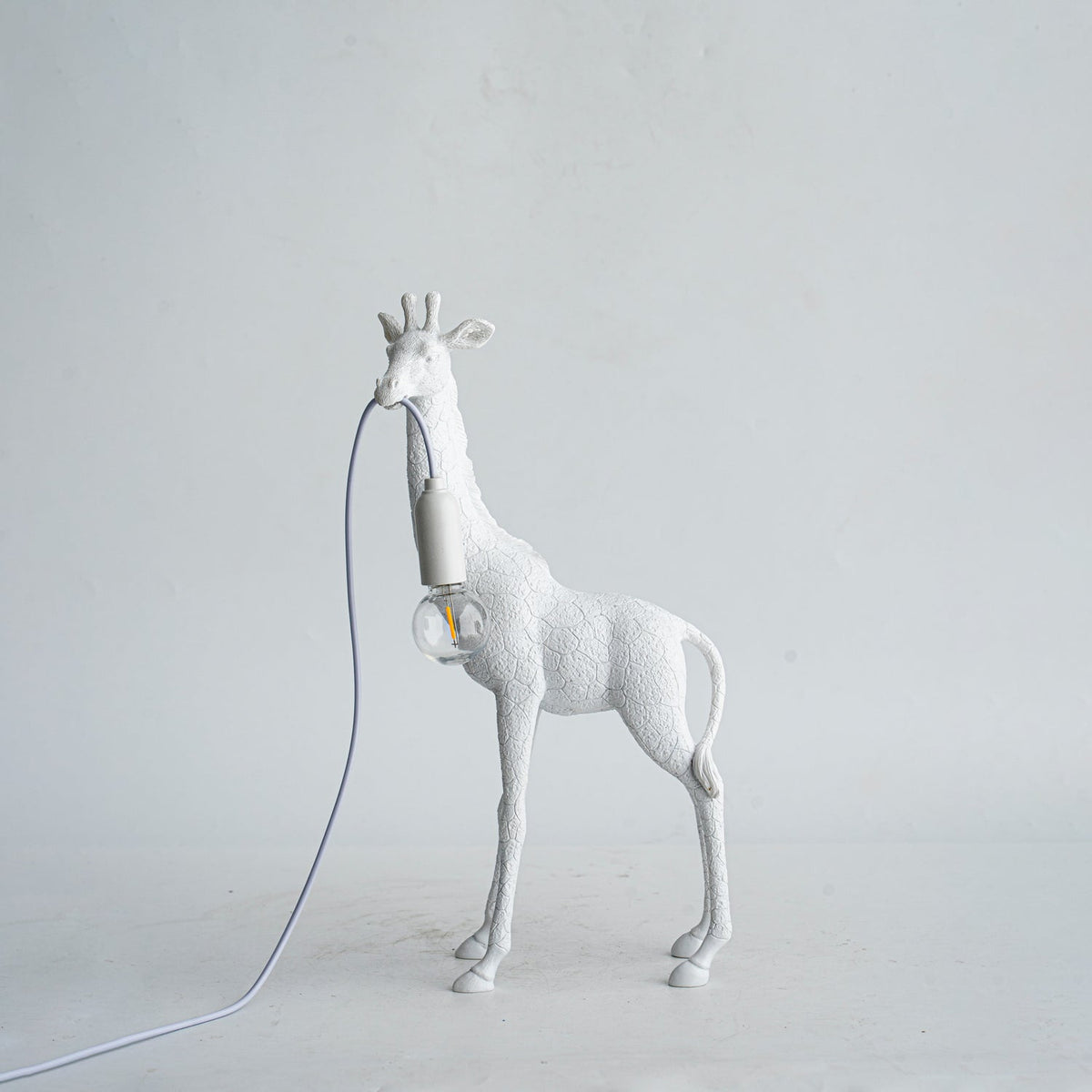 Fexl Luxurious Giraffe Royale Sculpture Floor Lamp