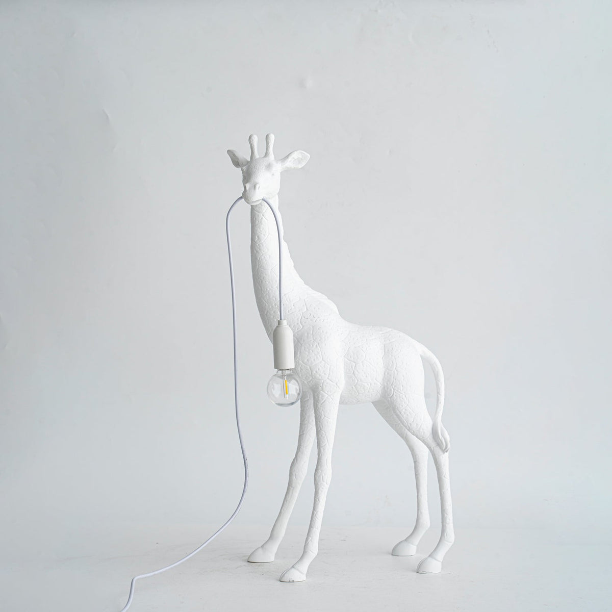 Fexl Luxurious Giraffe Royale Sculpture Floor Lamp
