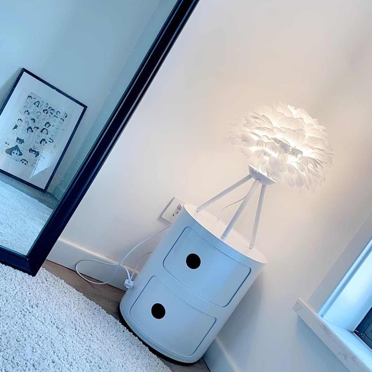 Nilo Feather Feminine Table Lamp