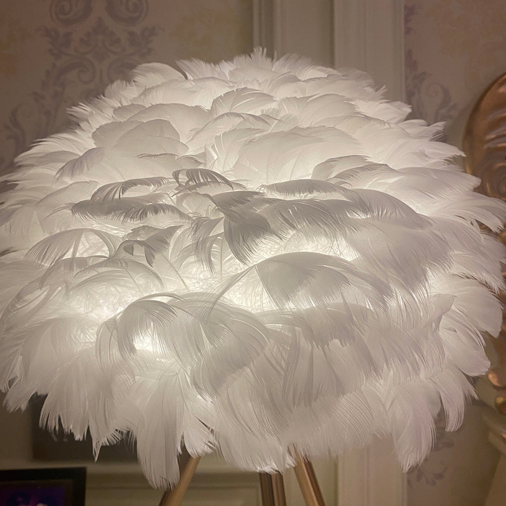 Nilo Feather Feminine Table Lamp