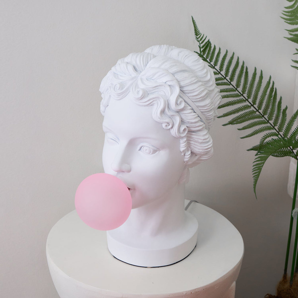 Aurrinel Sculptural Resin Desk Lamp