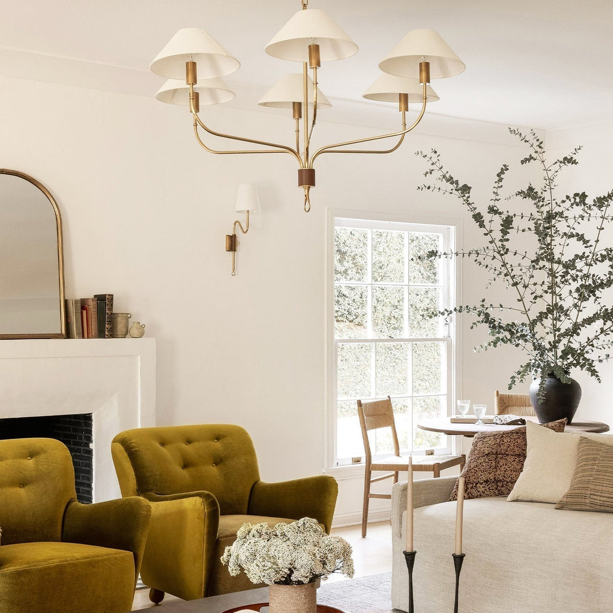 Bilt Classic Brass Tail Chandelier