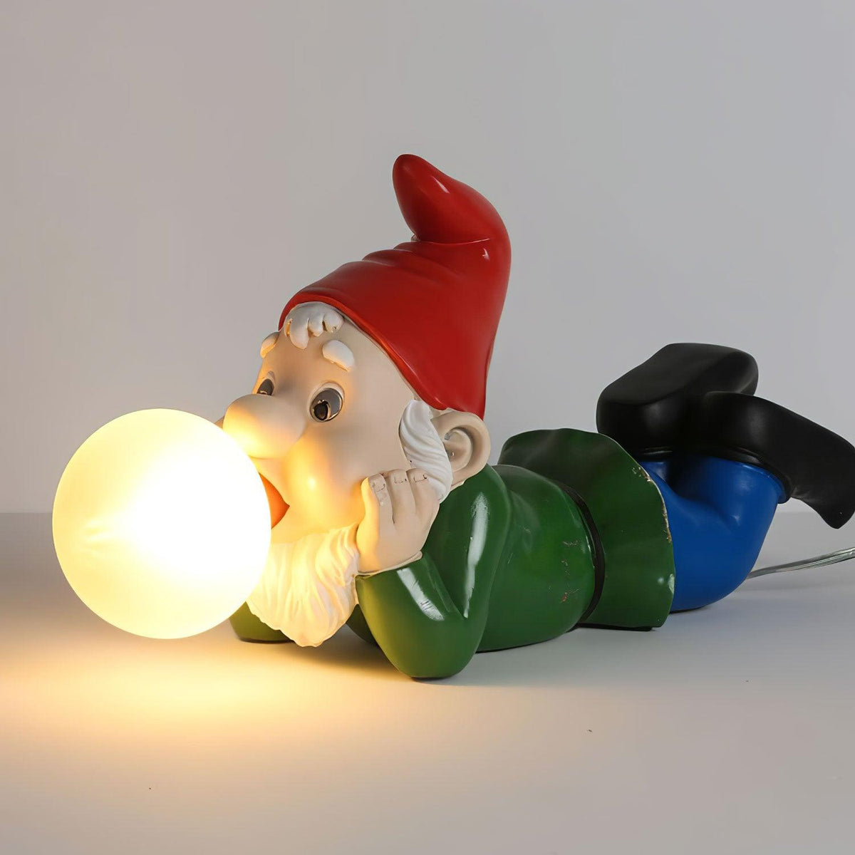 Brisa Resin Playful Table Lamp