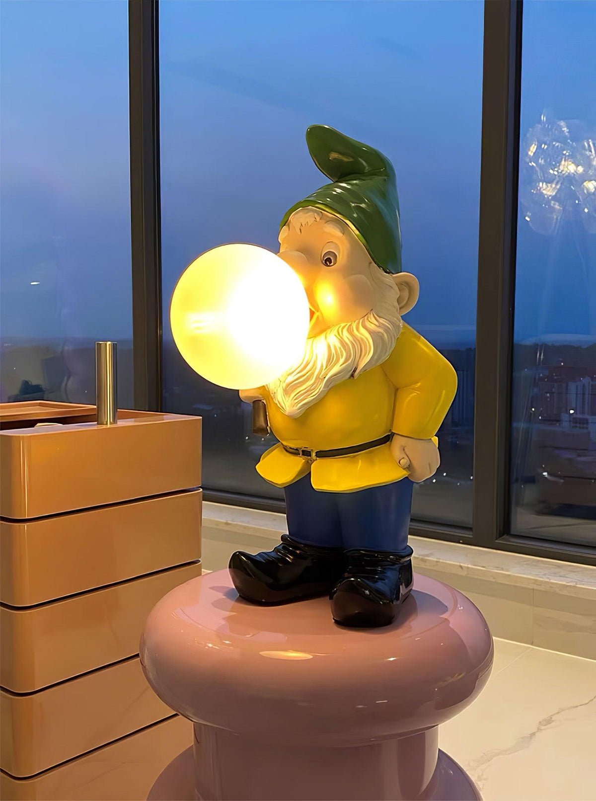 Brisa Resin Playful Table Lamp