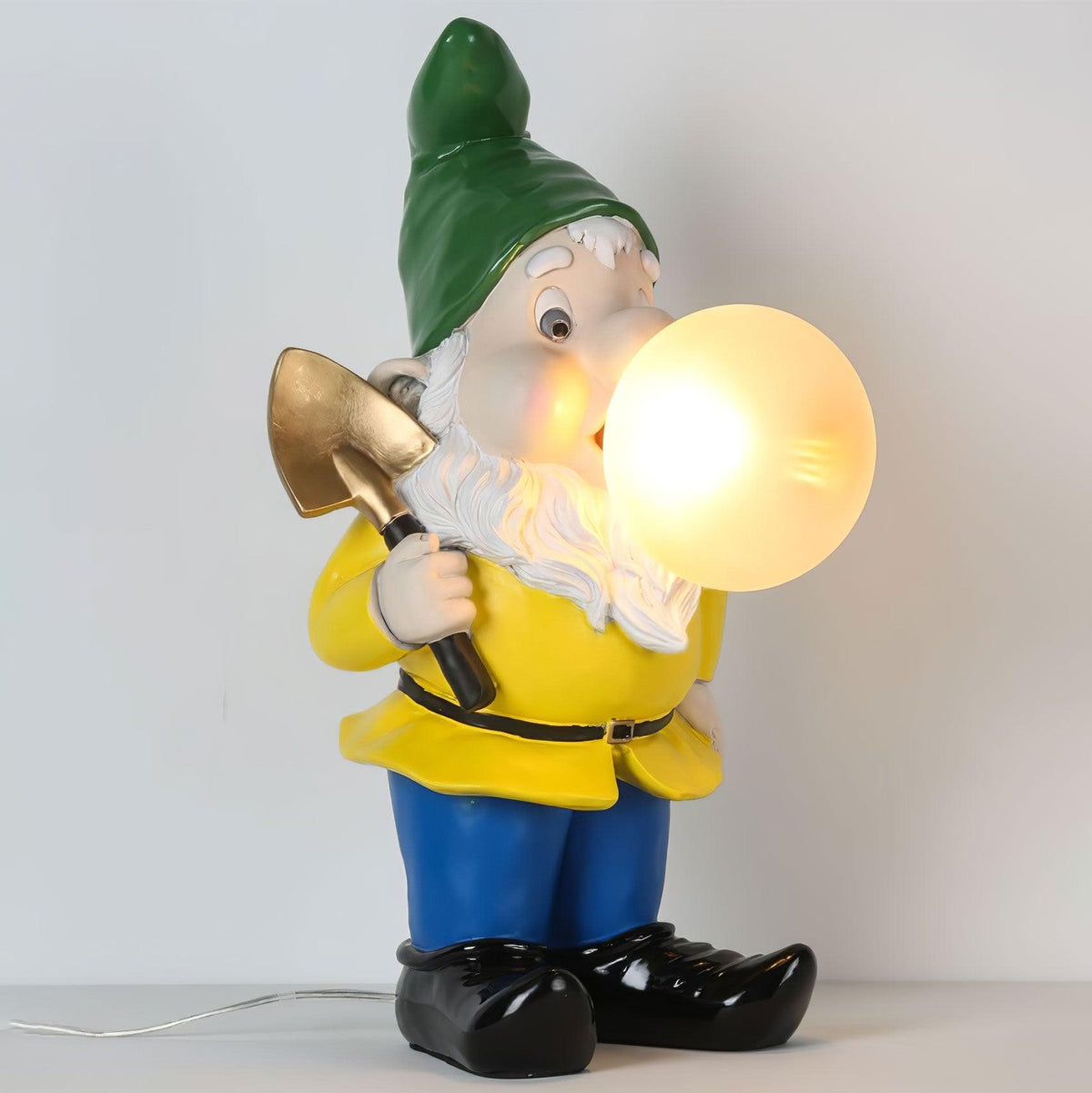 Brisa Resin Playful Table Lamp