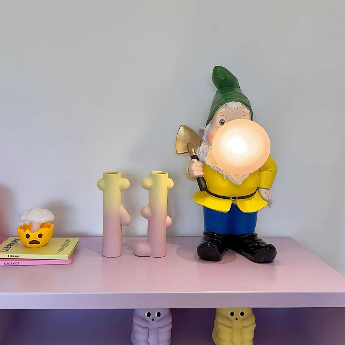 Brisa Resin Playful Table Lamp